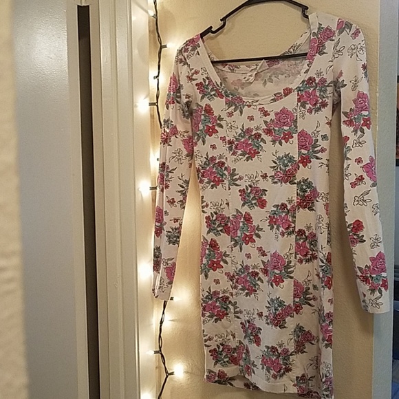 Long sleeve dress - Picture 1 of 3